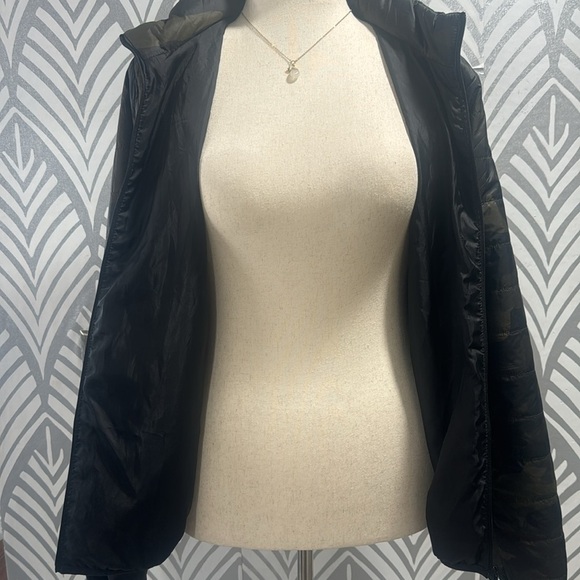 Victoria Secret Pink women’s camouflage puffer jacket - Picture 7 of 9